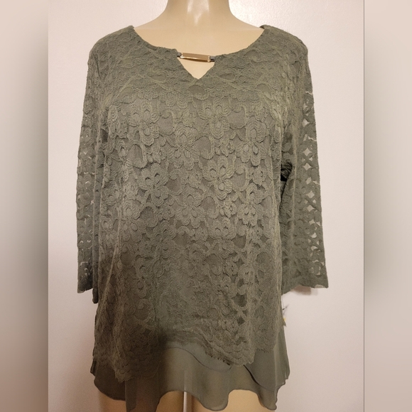 JM Jungle Collection Green Lace V Neck Medium  NWT - Picture 1 of 7
